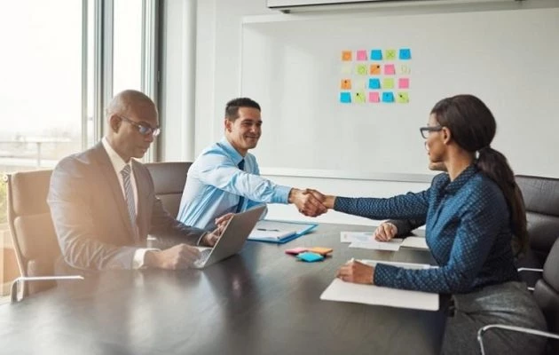 Ο εργασιακός παράδεισος της Ευρώπης όπου δουλεύουν 5.000 Έλληνες